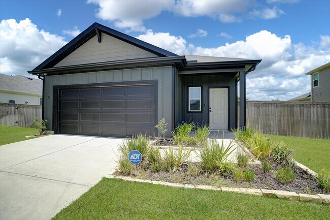 Building Photo - 511 Louis Ln