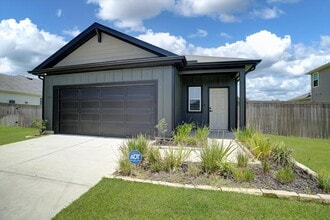 Building Photo - 511 Louis Ln