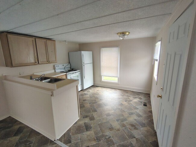 Building Photo - 208 Spruce St