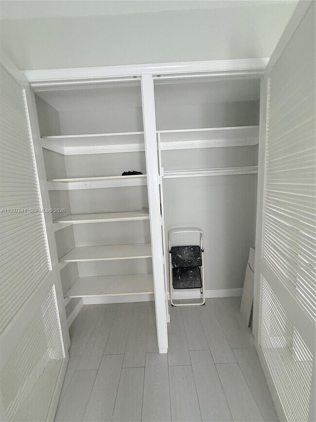 Building Photo - 49 Majorca Ave