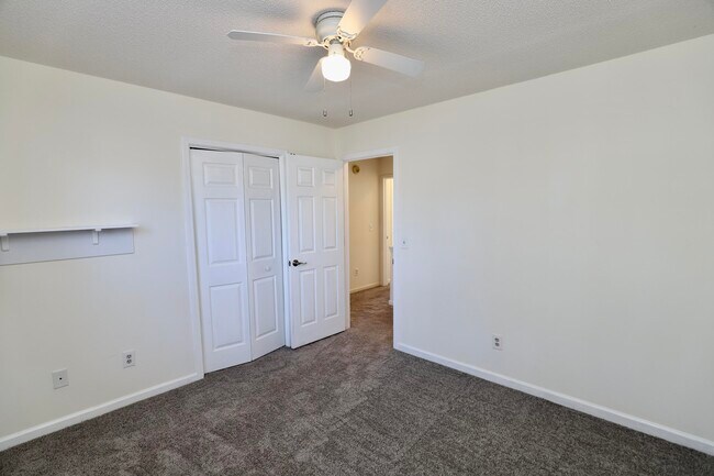 Building Photo - 21 N Trace Ct