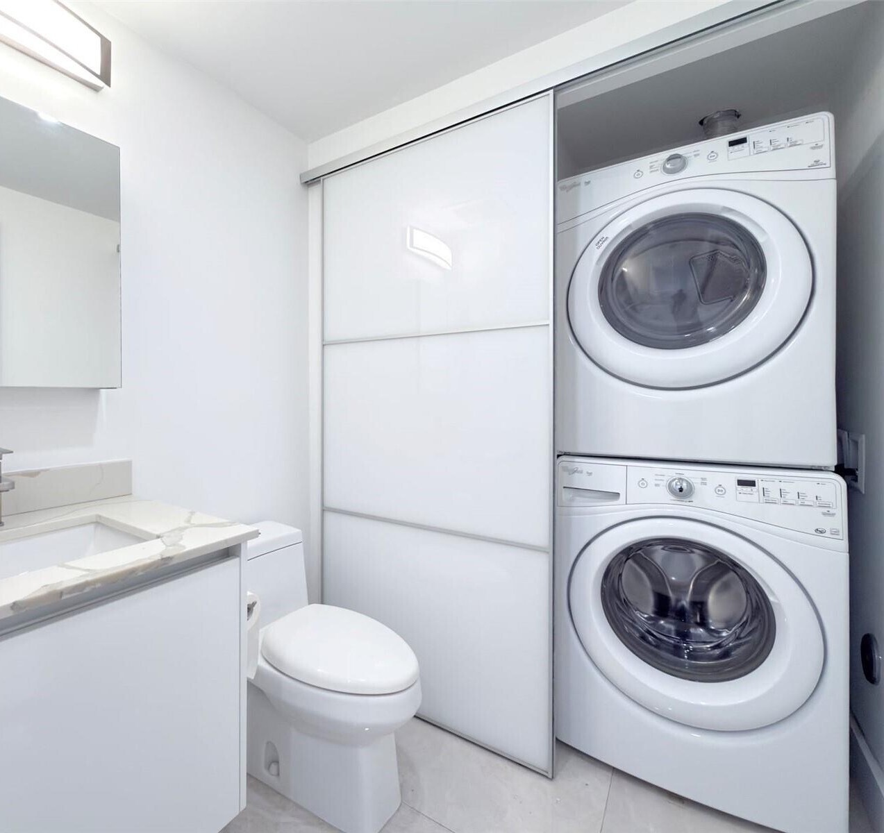 Building Photo - 1300 Brickell Bay Dr