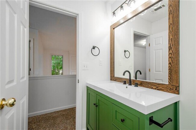 Building Photo - 3390 Northcliff Dr