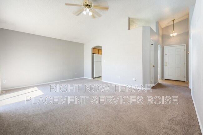 Building Photo - 14237 Carolina St