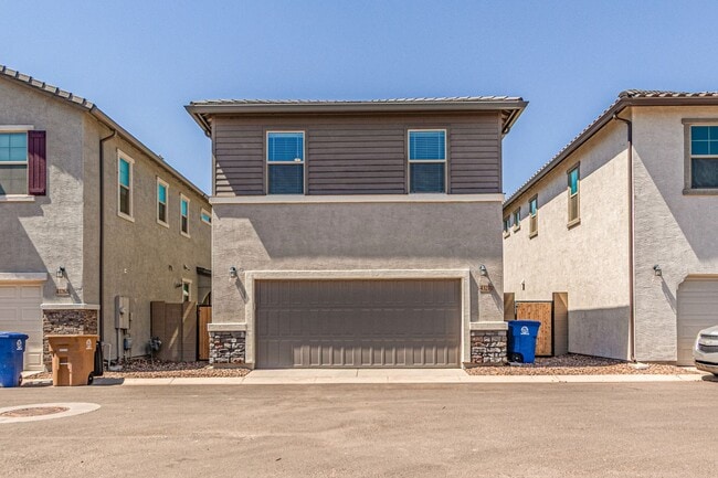 Building Photo - Spacious, Stylish, and Ready for You!
