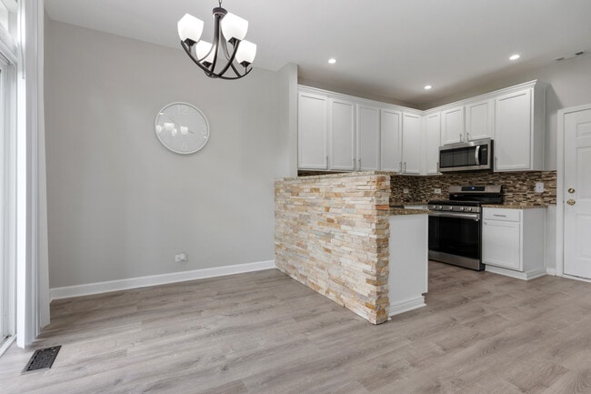 Building Photo - 2253 Sunrise Cir