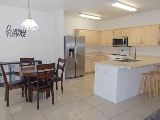 Building Photo - Beautifully Maintained Fully Furnished Hom...