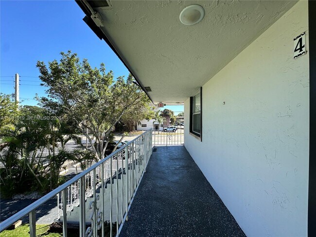 Building Photo - 1411 N Dixie Hwy