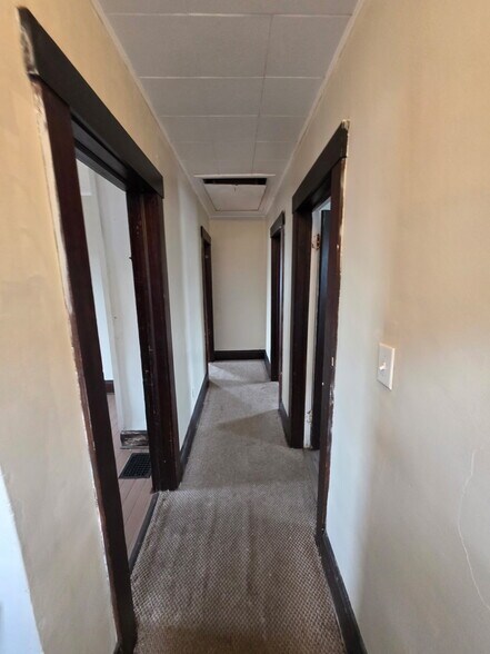 Building Photo - 364 S 10th St