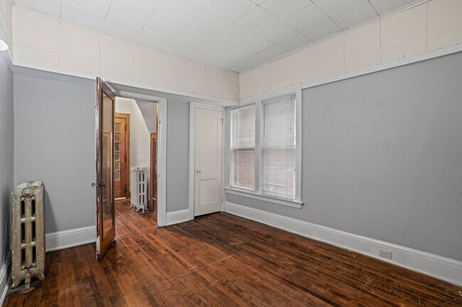 Building Photo - Murray Lower Flat