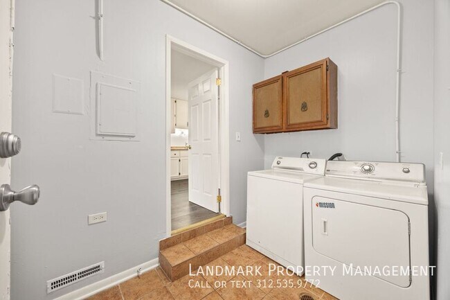 Building Photo - 654 Cambridge Ave