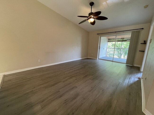 Building Photo - ANNUAL RENTAL - 2ND FLOOR LAKE VIEW 2 BED ...