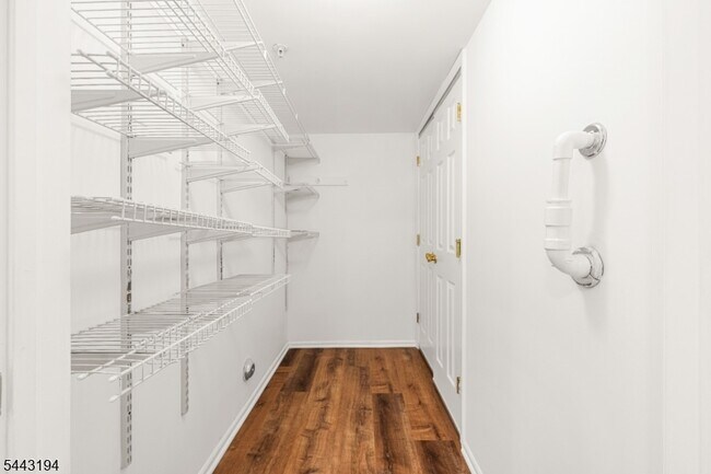 Building Photo - 230 Vasser Dr
