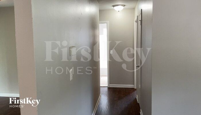 Building Photo - 9331 Forest Hills Dr
