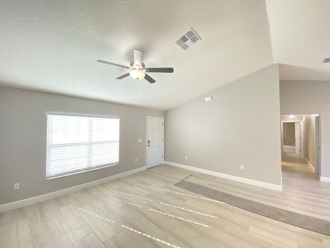 Building Photo - Beautiful  Home Citrus Springs - 4/2/2 Gre...