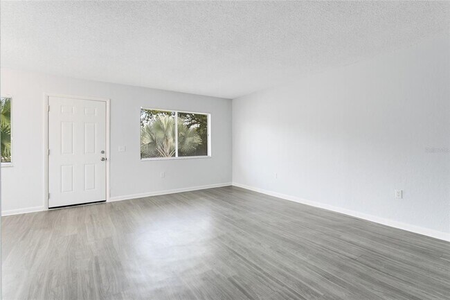 Building Photo - 2000 15th Ct NW