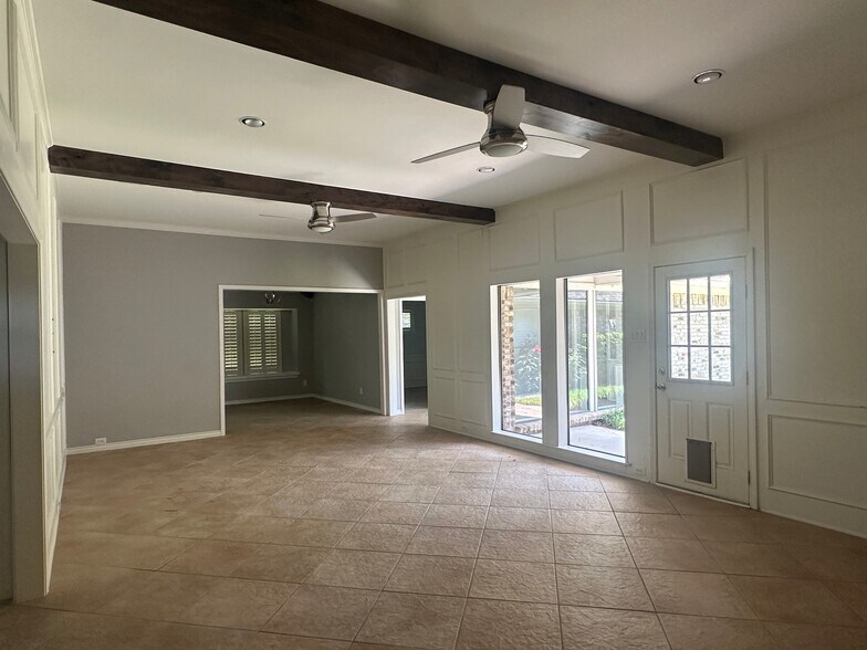 Building Photo - 7010 Claybrook Dr