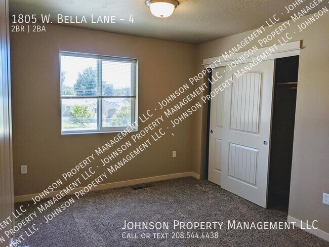 Building Photo - 1805 W Bella Ln
