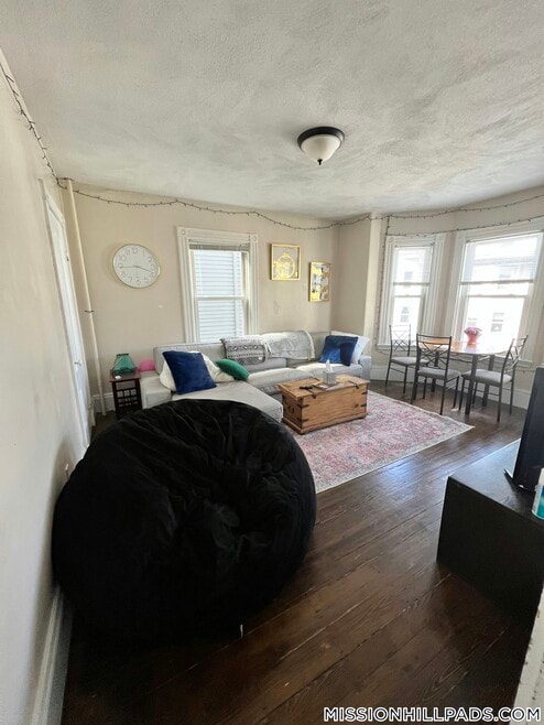 Building Photo - 40-42-42 Hillside St