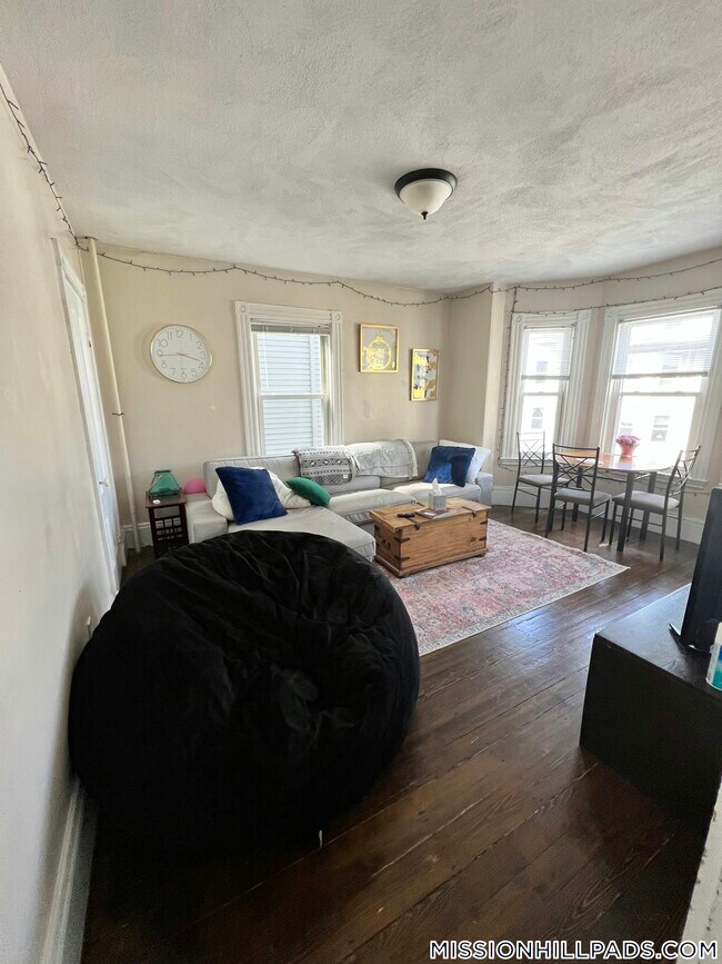 Building Photo - 40-42-42 Hillside St