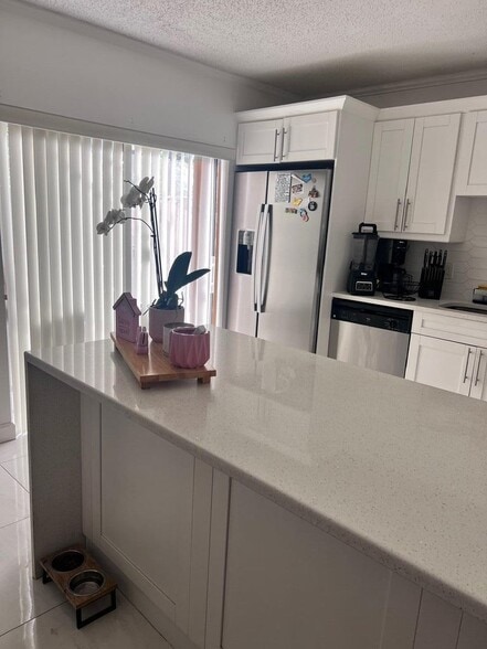 Building Photo - 1700 Embassy Dr