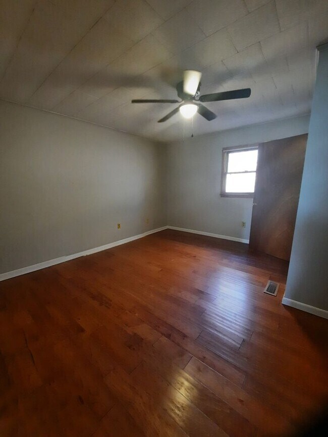 Building Photo - $1,700 - 2 Bedroom, 1.5 Bathroom Unfurnished House with Bonus Room in Sylva, Very Close to WCU