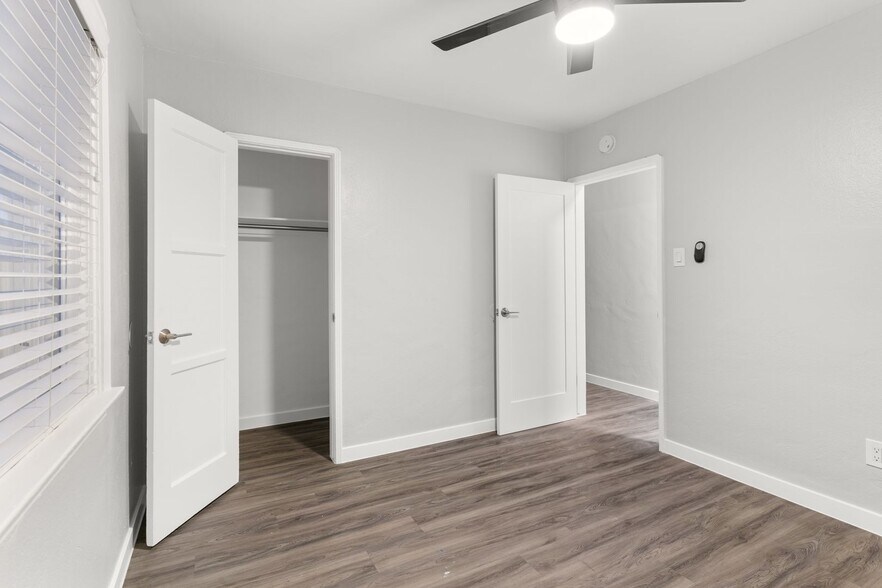 Building Photo - 1900 E 7th St