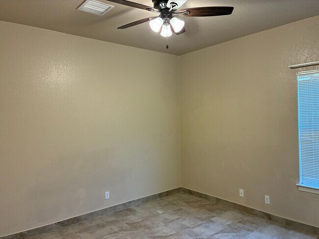 Building Photo - Santa Teresa Beauty 3 Bedrooms plus 2 and ...