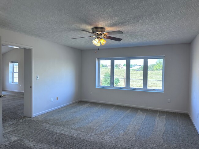 Building Photo - 4 Rose Garden Ln