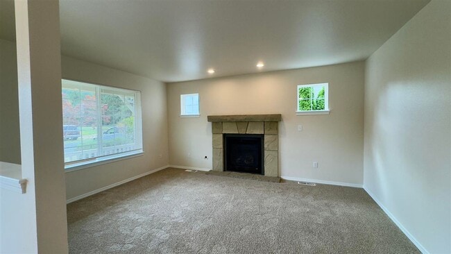 Building Photo - 3 Bedroom, 2.5 Bathroom house!!