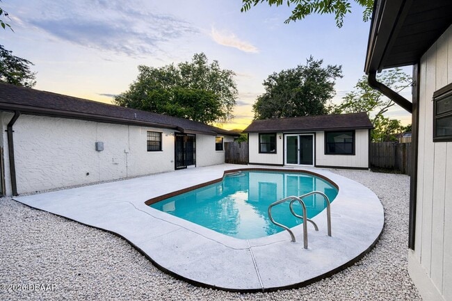 Building Photo - 929 Derbyshire Rd