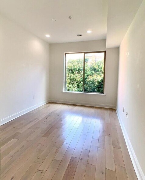 Building Photo - 1213 Noble St