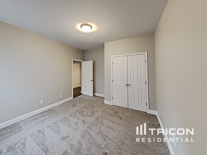 Building Photo - 261 Bexley Way