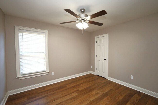 Building Photo - 3844 Coventry Dr