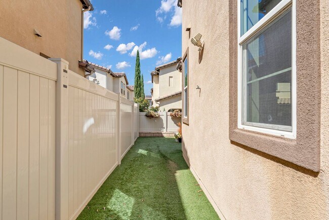Building Photo - 1704 Cal Orchid Pl