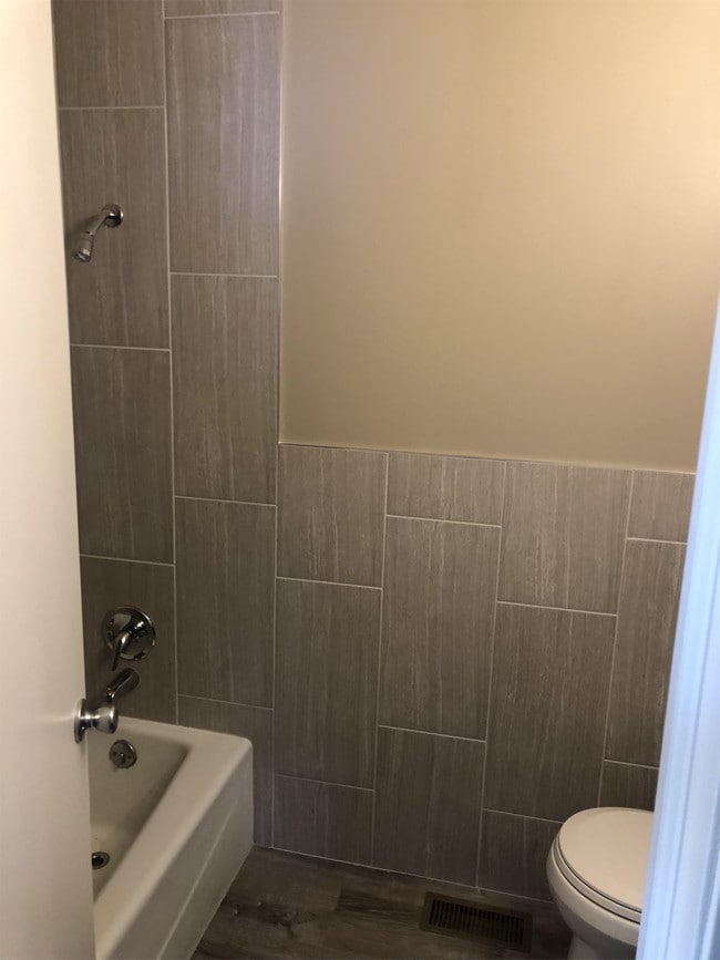 Building Photo - 1256 N Country Acres Ave