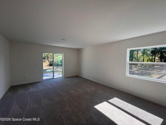 Building Photo - 991 La Belle Ave SW