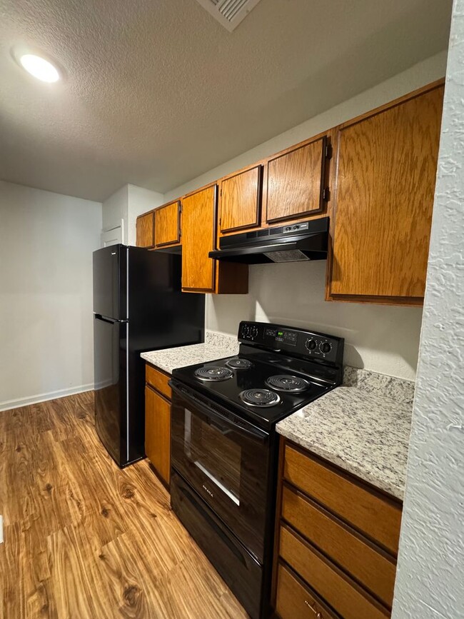 Building Photo - 2 BED / 1 Bath Apartment in Truman.  READY NOW!