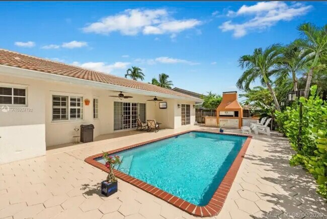 Building Photo - 15770 SW 141st Ct