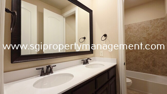 Building Photo - 201 Pasadena Trail