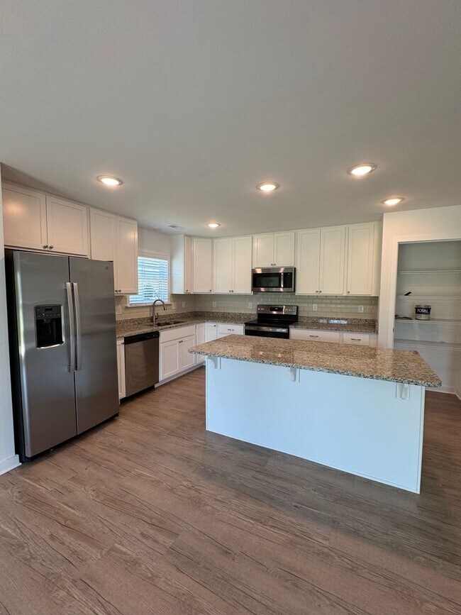 Building Photo - 612 Dripping Spring Dr