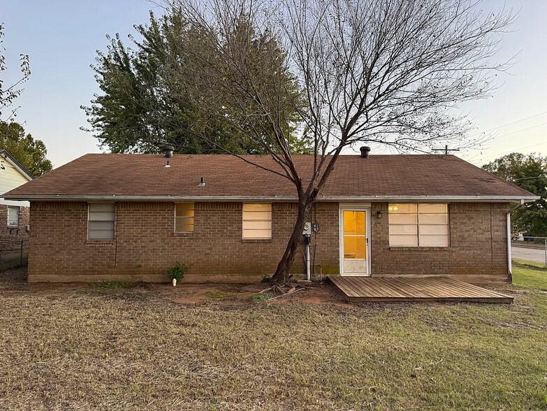 Building Photo - 8801 Cedar Ln