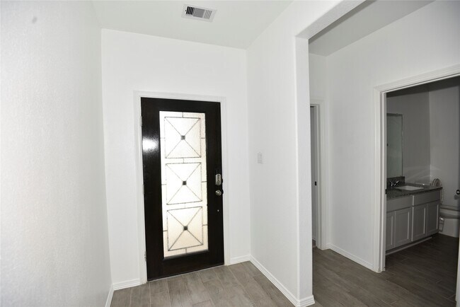Building Photo - 23006 Forebear Dr