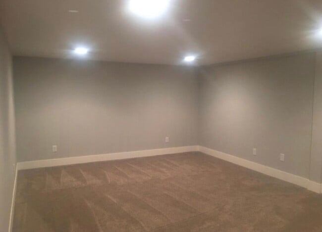 Building Photo - 2297 Sherwood Ln
