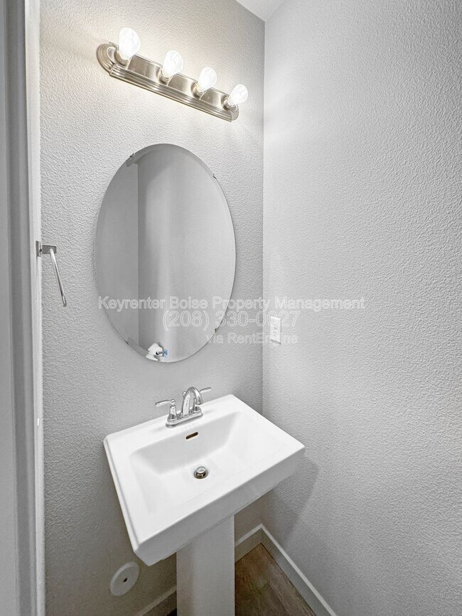 Building Photo - 2304 E Spice Lp
