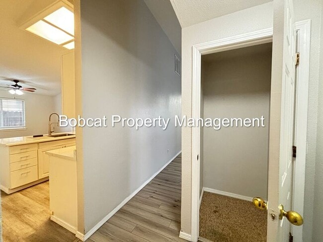 Building Photo - 2319 Blue Haven Ln