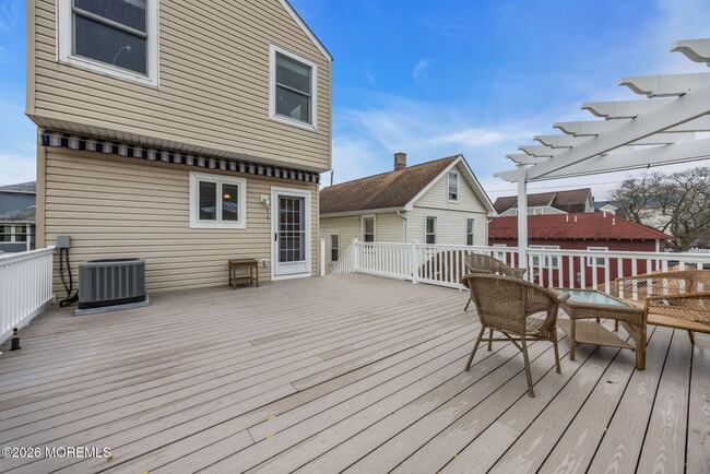 Building Photo - 46 Barberie Ave