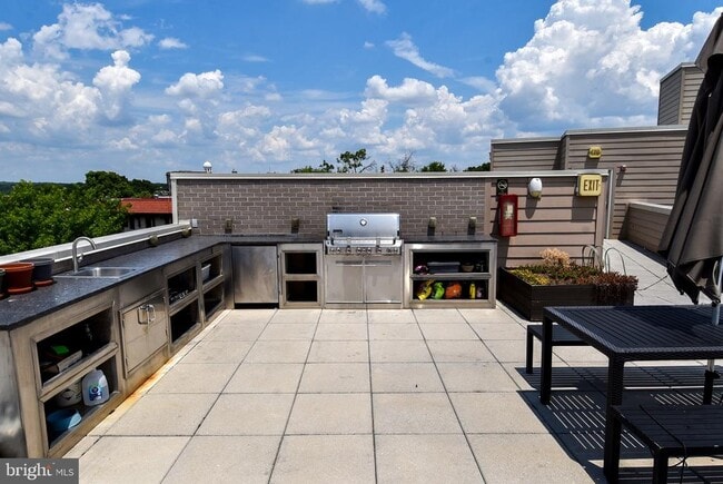 Building Photo - 1794 Lanier Pl NW