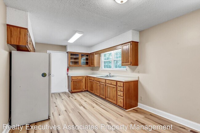 Building Photo - 3 br, 2 bath House - 919 Coker Road