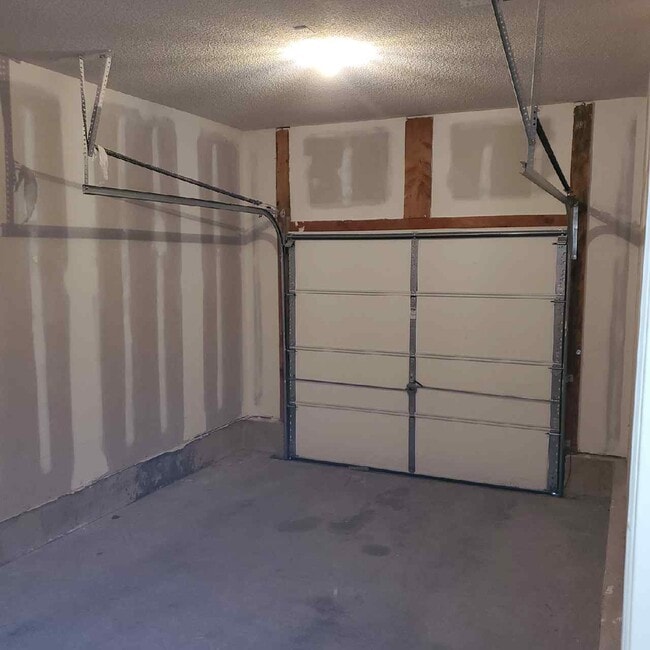 Building Photo - 425j Hawthorne Blvd